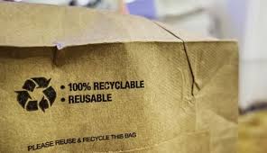 El Consejo de la Unión Europea adopto el pasado mes de diciembre un reglamento que busca reducir significativamente los residuos de envases mediante objetivos vinculantes de reutilización, restricciones a envases de un solo uso y requisitos para minimizar su peso y volumen.