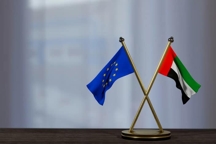 El pasado 10 de abril, la UE y Emiratos Árabes Unidos iniciaron negociaciones para un futuro Acuerdo de Asociación Económica con el fin de facilitar el comercio, atraer inversión y colaborar en sectores estratégicos. Actualmente, la UE representa el 8,3% del comercio emiratí excluyendo el petróleo, siendo su segundo socio comercial más relevante.