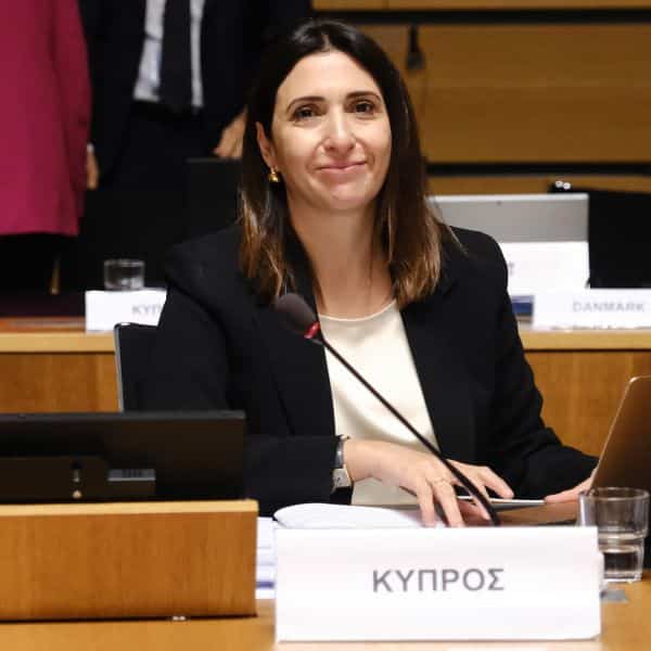 El Consejo de la Unión Europea aprobó el pasado 24 de febrero un paquete para simplificar los requisitos de información sobre sostenibilidad y diligencia debida empresarial, con el objetivo de reforzar la competitividad de las compañías europeas y reducir cargas administrativas.